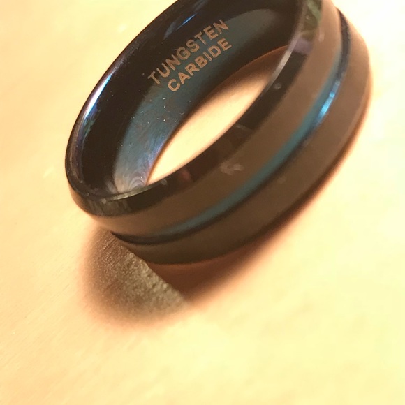Men’s Ring/Wedding Band - Picture 3 of 5
